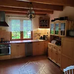 Dom W Gorach Sowich Niedzwiedzia Gawra, Hébergement de vacances *