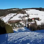 Dom W Gorach Sowich Niedzwiedzia Gawra, Hébergement de vacances