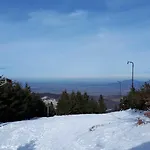 Dom W Gorach Sowich Niedzwiedzia Gawra, Hébergement de vacances *