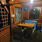 Dom W Gorach Sowich Niedzwiedzia Gawra, * Michalkowa