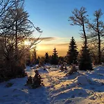 Dom W Gorach Sowich Niedzwiedzia Gawra, Hébergement de vacances *