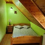 Dom W Gorach Sowich Niedzwiedzia Gawra,