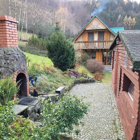 Dom W Gorach Sowich Niedzwiedzia Gawra, Nyaraló Michalkowa
