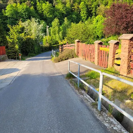 Dom W Gorach Sowich Niedzwiedzia Gawra, Michalkowa