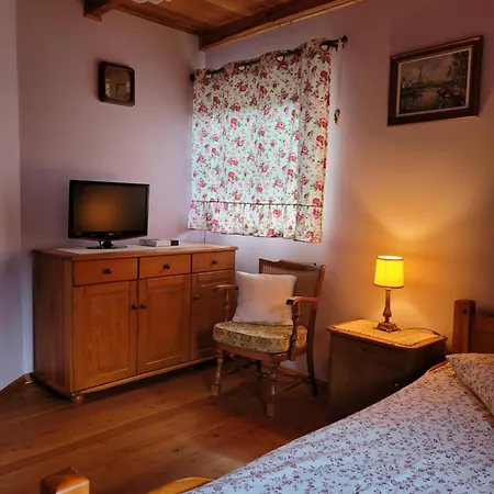 Dom W Gorach Sowich Niedzwiedzia Gawra, * Michalkowa