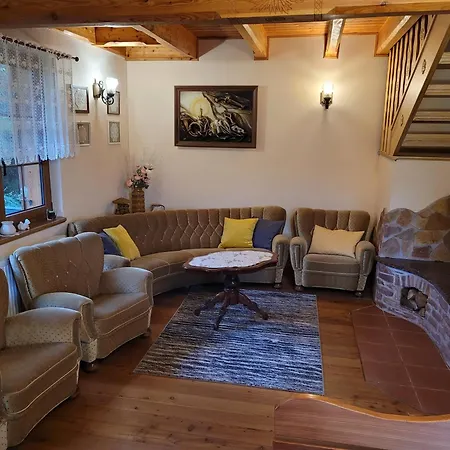 Dom W Gorach Sowich Niedzwiedzia Gawra, Michalkowa