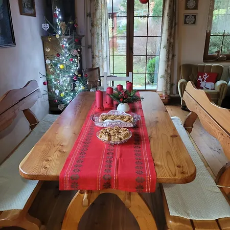 Dom W Gorach Sowich Niedzwiedzia Gawra, *