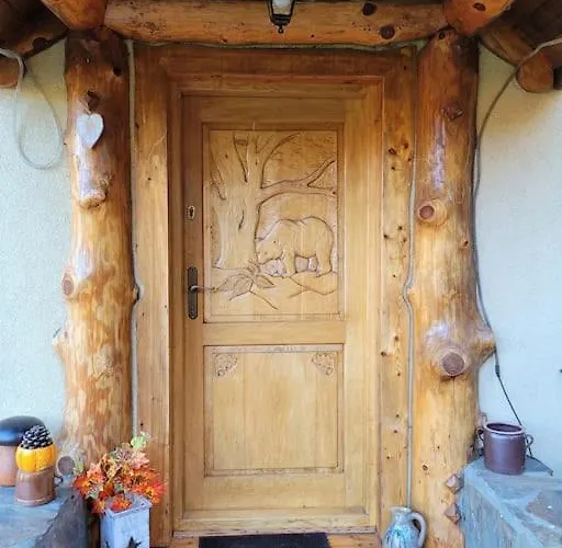 Dom W Gorach Sowich Niedzwiedzia Gawra, Michalkowa