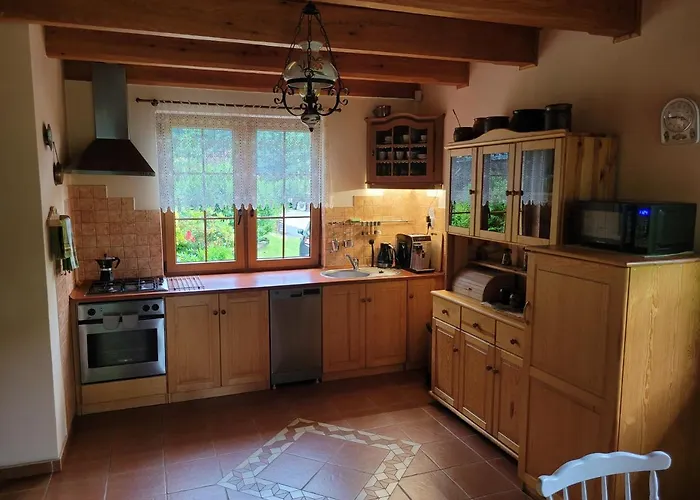 Dom W Gorach Sowich Niedzwiedzia Gawra, Prázdninový dům *