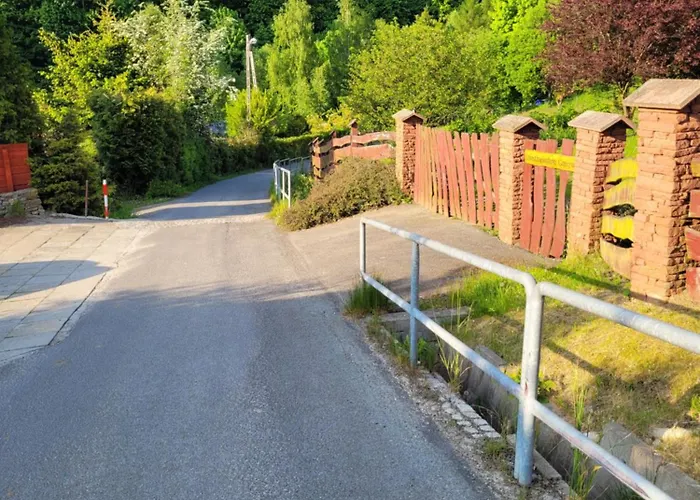 Dom W Gorach Sowich Niedzwiedzia Gawra, Michalkowa