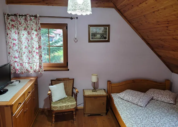 Dom W Gorach Sowich Niedzwiedzia Gawra, *