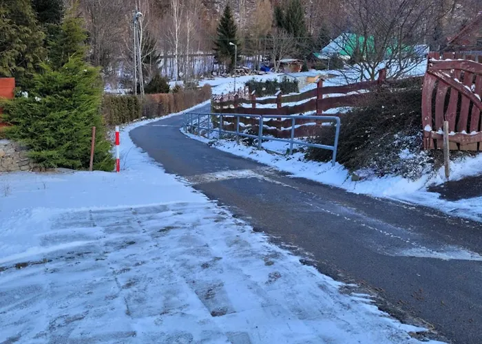 Dom W Gorach Sowich Niedzwiedzia Gawra, Michalkowa