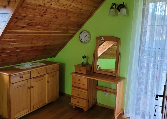 Dom W Gorach Sowich Niedzwiedzia Gawra, *