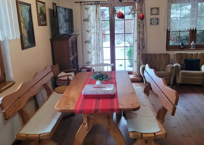 Dom W Gorach Sowich Niedzwiedzia Gawra, *